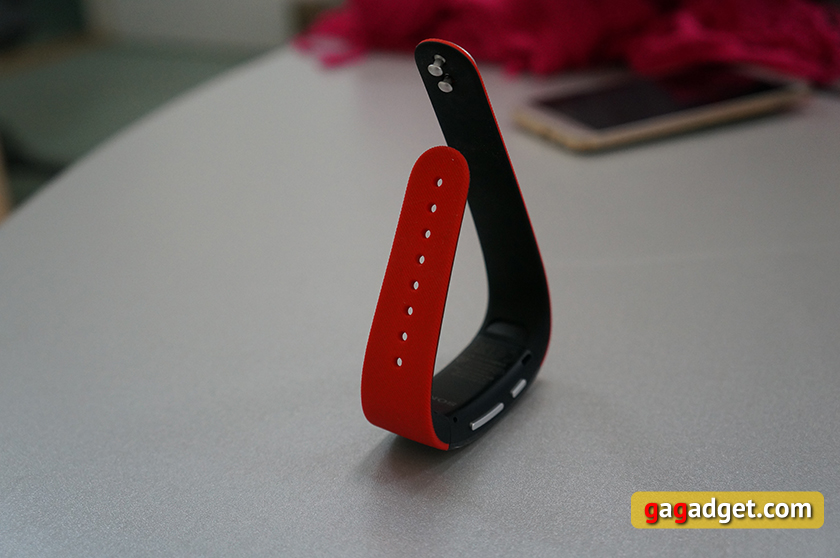 Швец и жнец: обзор Sony SmartBand Talk (SWR30)-4