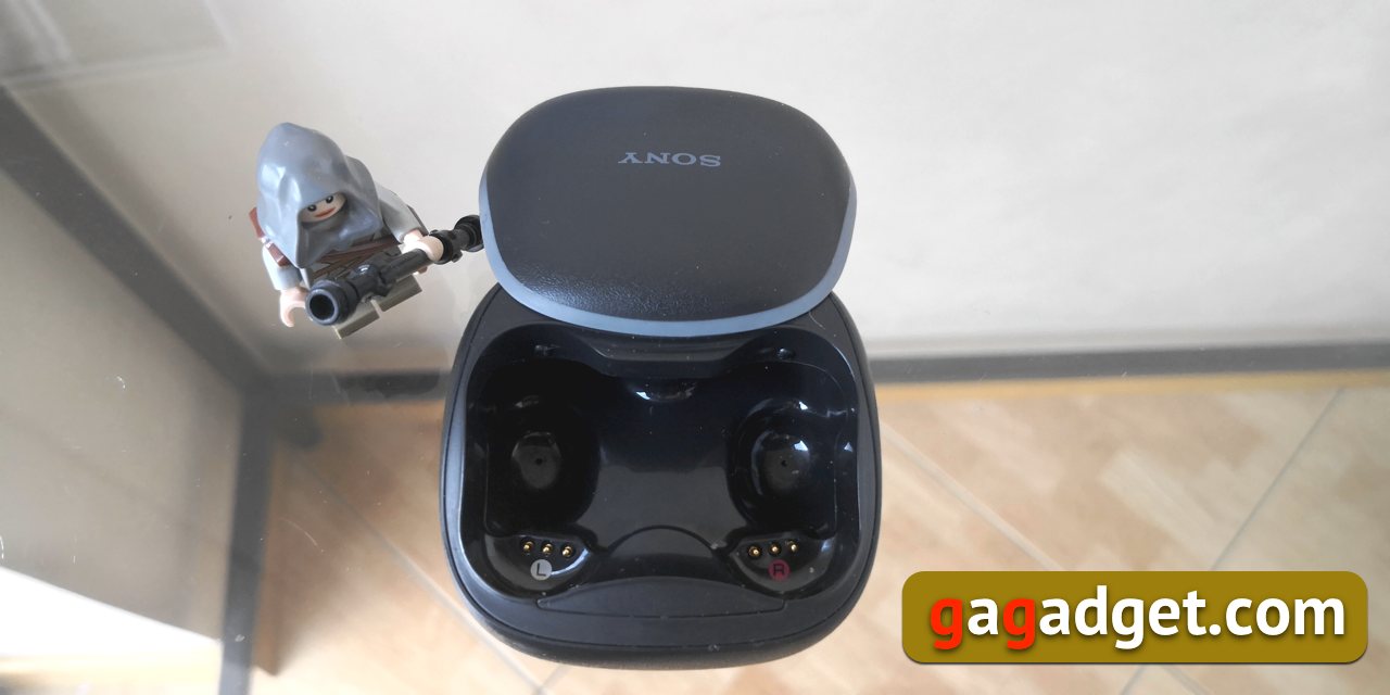 sony-wf-sp700n_03.jpg