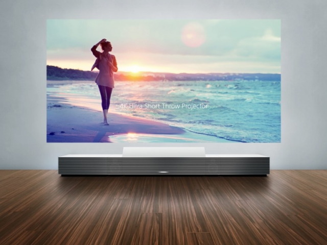 Ультракороткофокусный лазерный проектор Sony Life Space UX с разрешением 4K