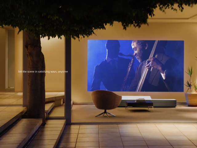 Ультракороткофокусный лазерный проектор Sony Life Space UX с разрешением 4K-3