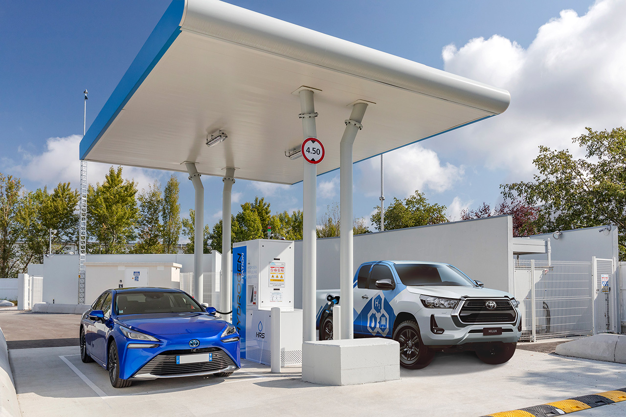 Toyota Mirai and Toyota Hilux at a hydrogen refuelling station