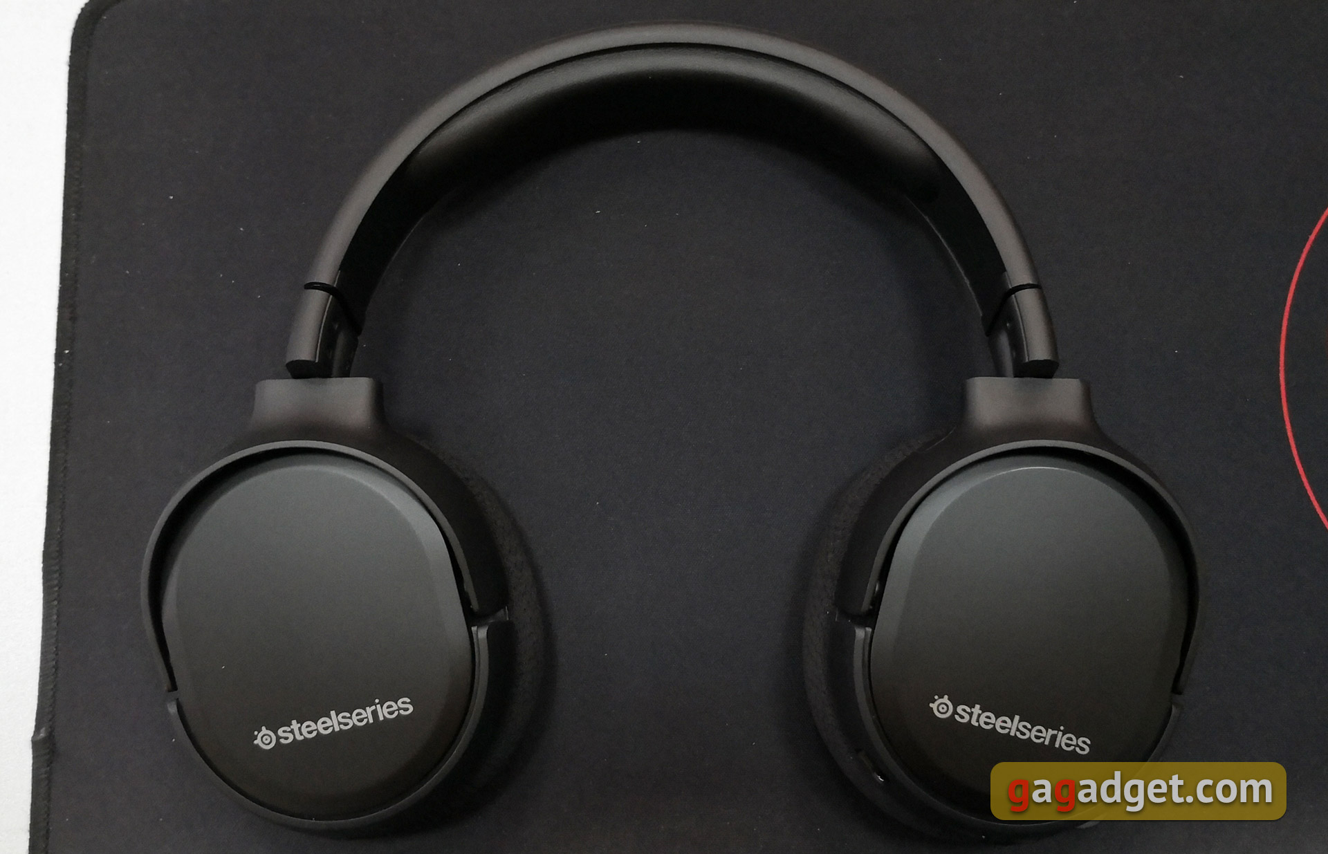 Огляд SteelSeries Arctis 1 Wireless: бездротова ігрова гарнітура для всіх платформ-11