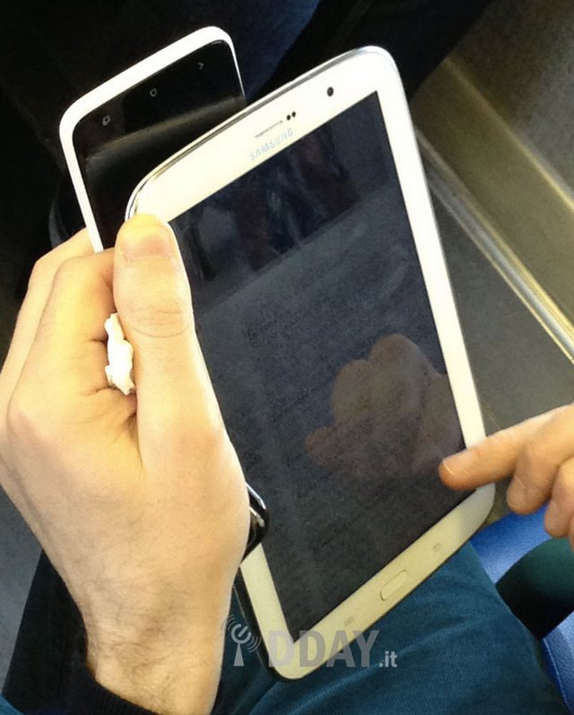 Первые живые фото Samsung Galaxy Note 8.0-3