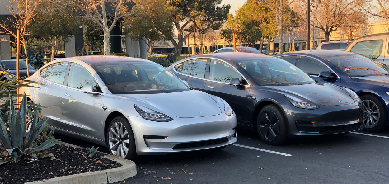tesla-model-3-ukraine-reserve.jpg