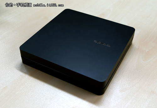 Живые фото смартфона Oppo Find 7 и его упаковки попали в сеть-4