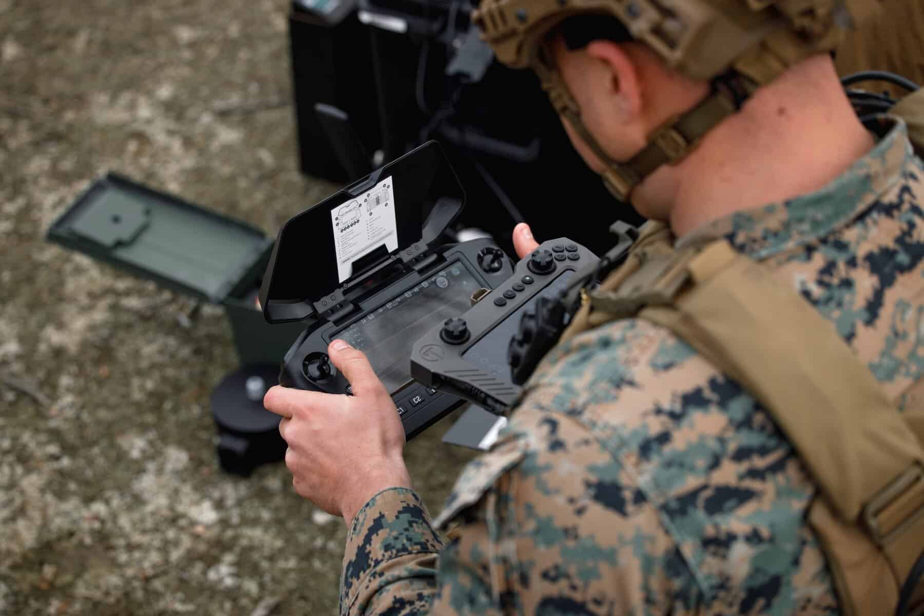 The operator of the Skydio X2D drone. Illustration: Marines