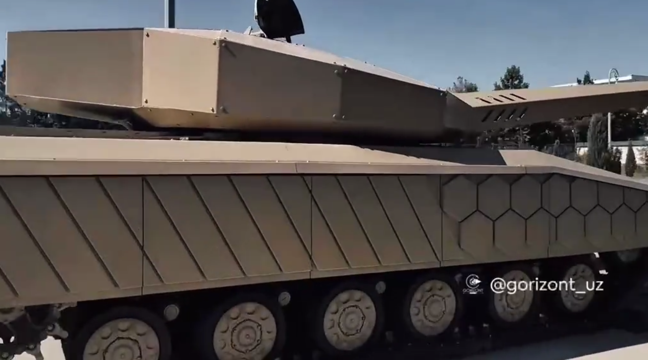 Модернизированный танк Т-64Б с футуристическим защитным кожухом