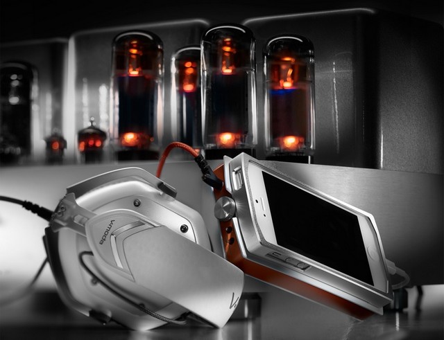 V-moda Vamp Verza: портативный усилитель звука с гнездами для смартфонов