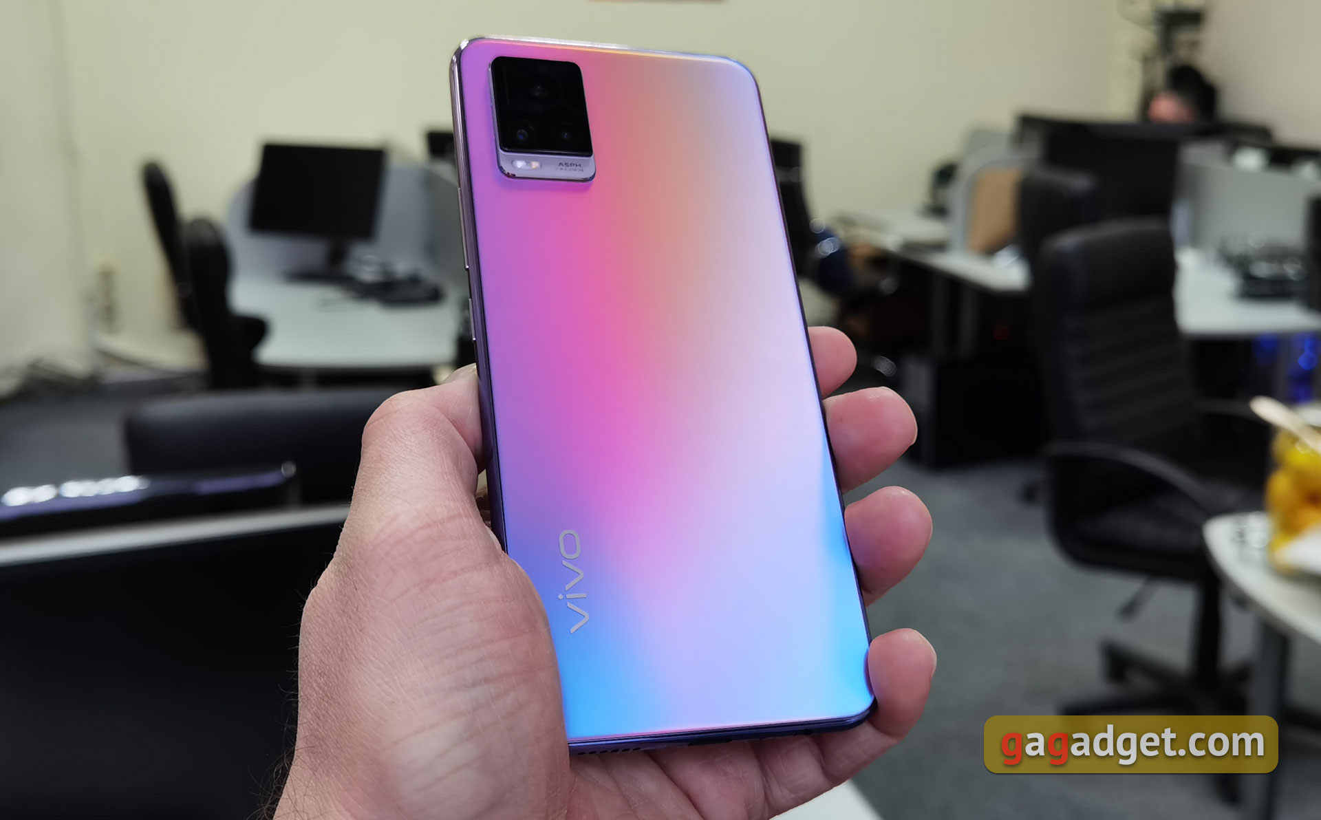 Обзор vivo V20: первый смартфон на Android 11, который можно купить-14
