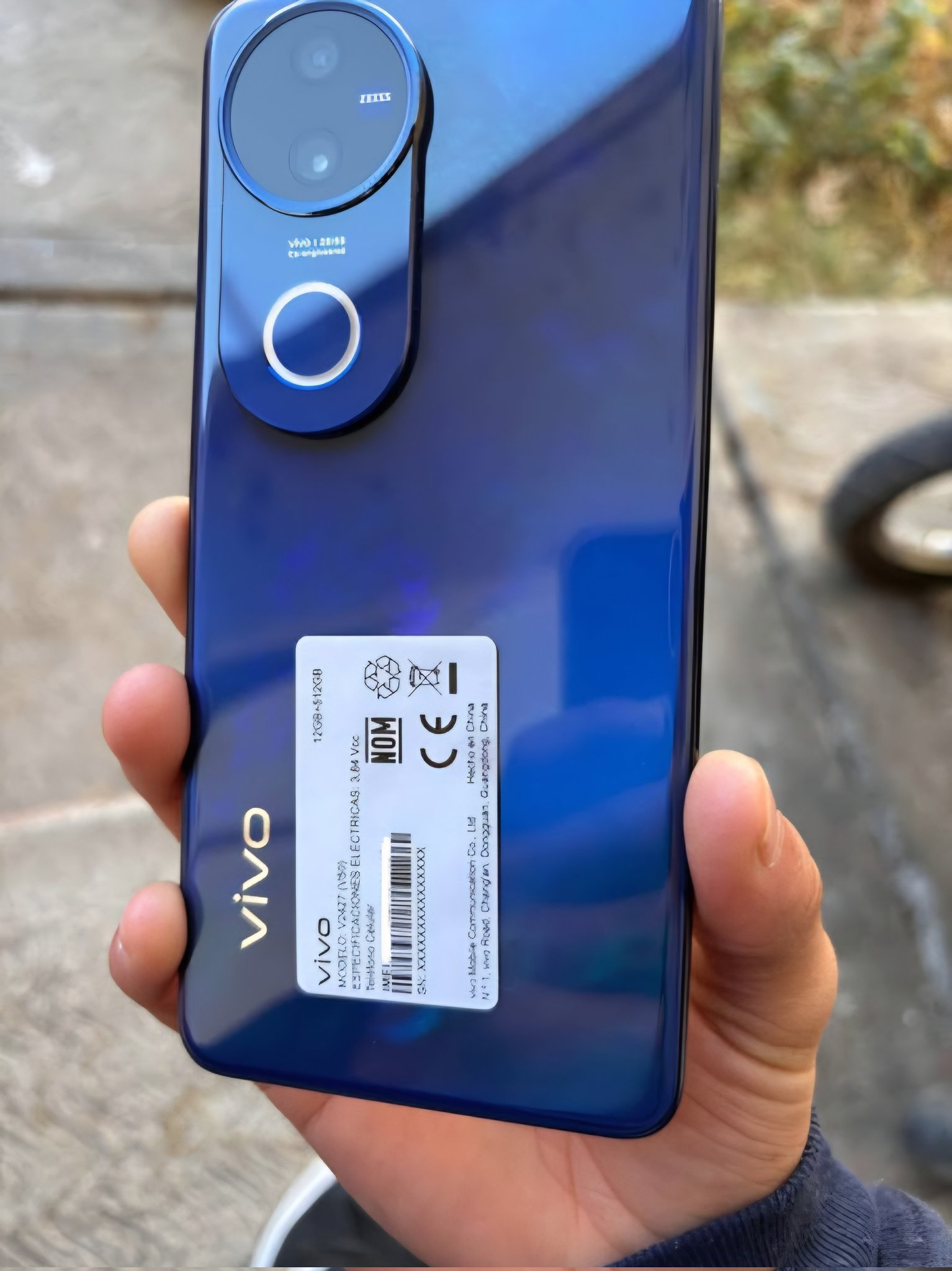 Vivo V50 in Starry Blue, Angle 2