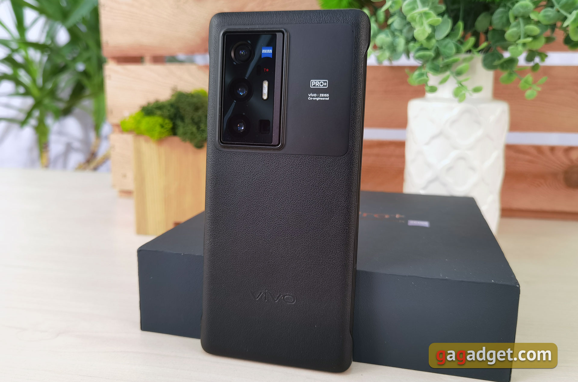 Обзор vivo X70 Pro+: китайский флагман с немецкой оптикой для ночной съёмки-6