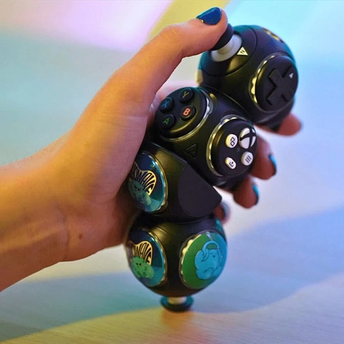 Microsoft and ByoWave's Proteus Controller modular device has been unveiled, allowing people with disabilities to create the perfect gamepad for themselves to play PC and Xbox games-3