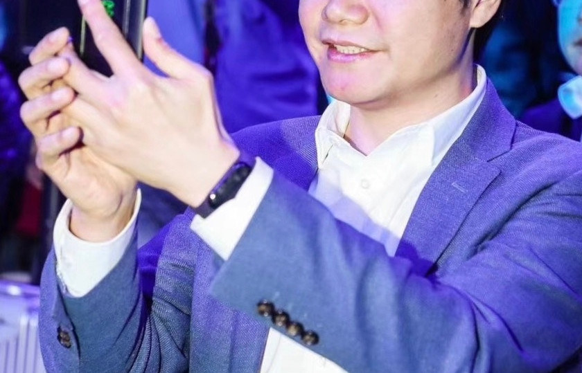 xiaomi-mi-band-3-lei-jun-2.jpg