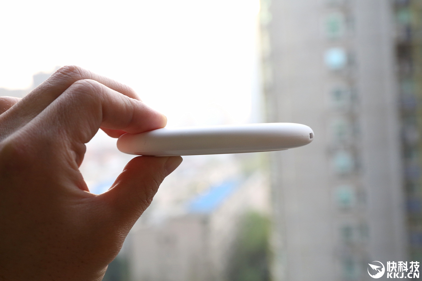 xiaomi-wireless-mix-2s-charger-2.jpg