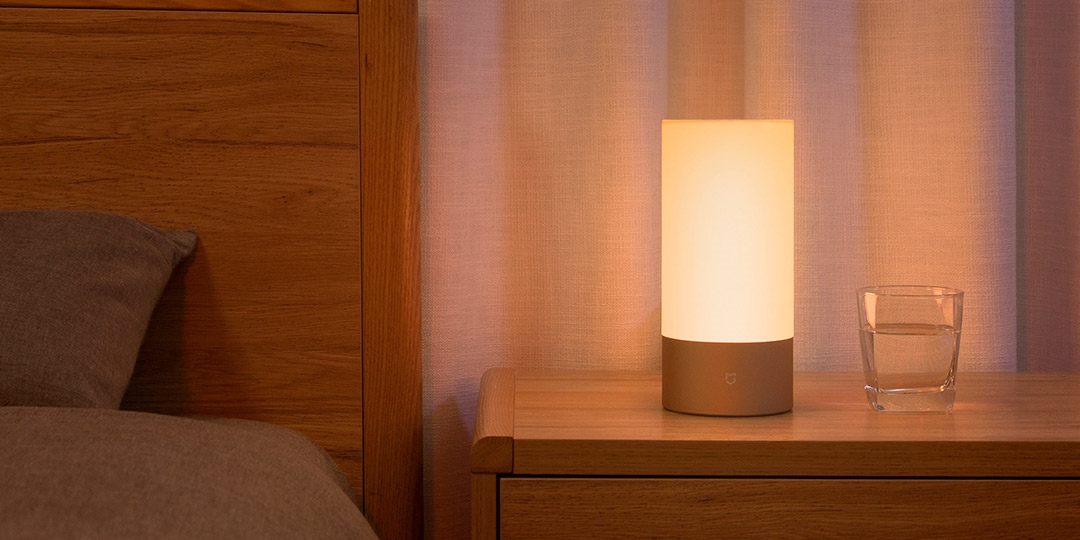xiaomi-yeelight-bedside-lamp-2.jpg