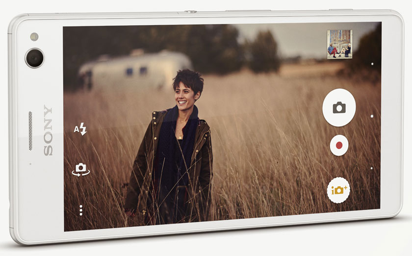5.5-дюймовый "плафон" для селфи Sony Xperia C4-2