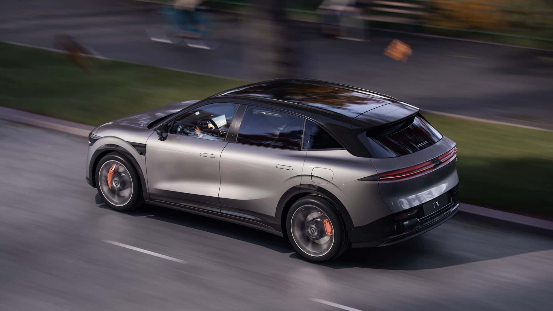 Zeekr 7X crossover with bodywork in one of four available colours