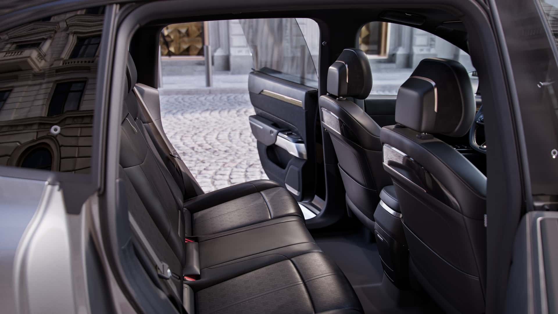 Front of the Zeekr 7X crossover vehicle