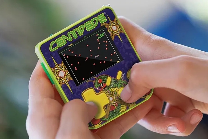 Super Micro Keychain Gamer Mini Portable Console
