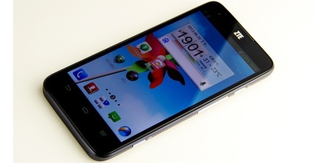Живые фото и ориентировочная цена смартфона ZTE U988S на Tegra 4