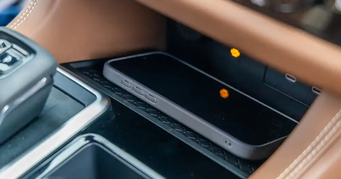 Nissan Pathfinder with wireless charging function