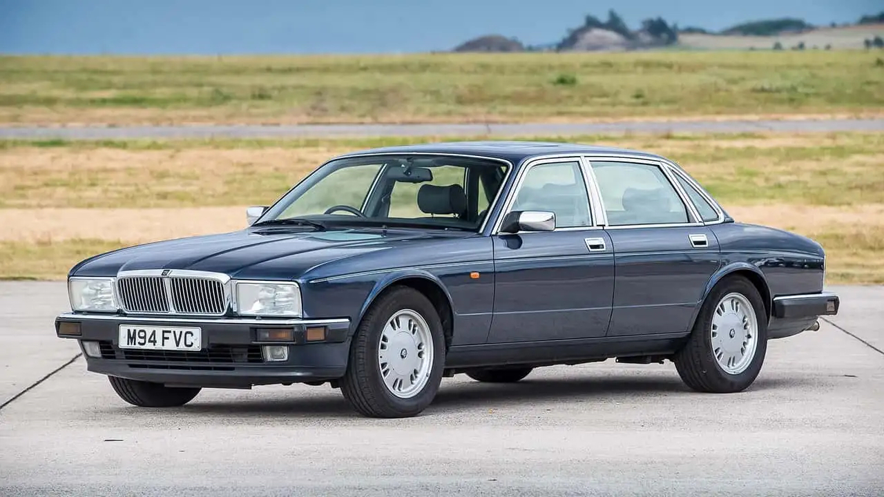 Jaguar XJ40 на дорозі