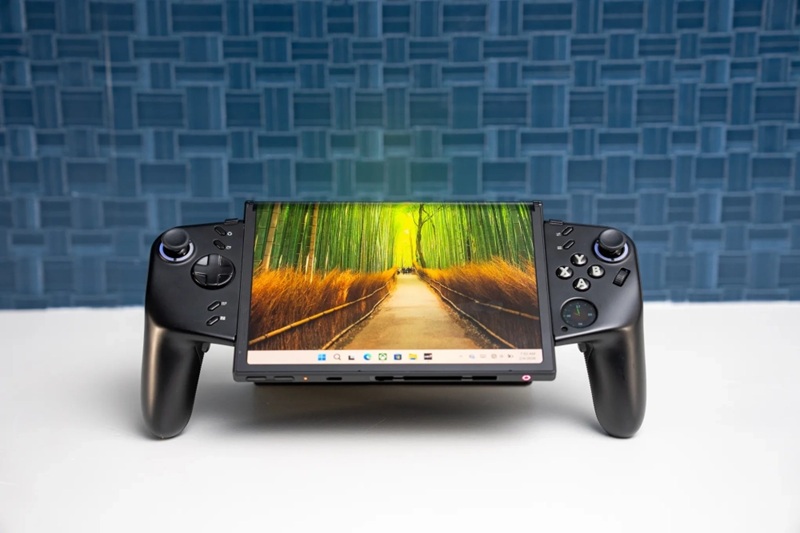 Lenovo Legion Go Fold in unfolded state