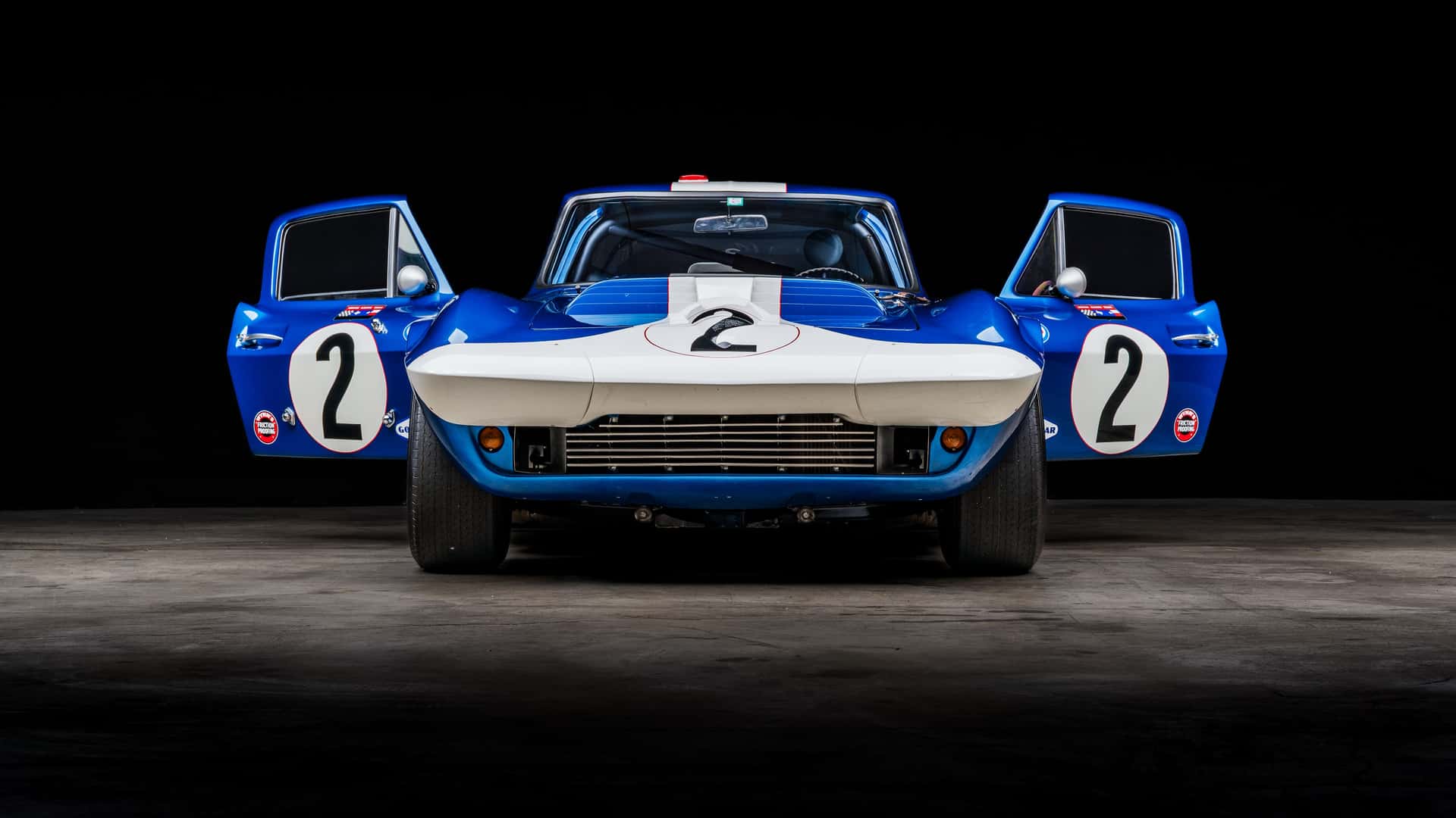 Ретро автомобіль Chevrolet Corvette Grand Sport 1963