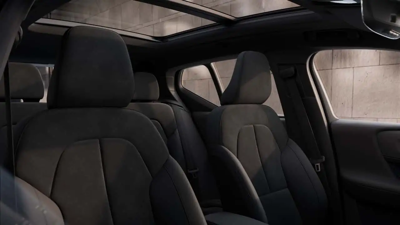 Система безопасности Volvo EX40