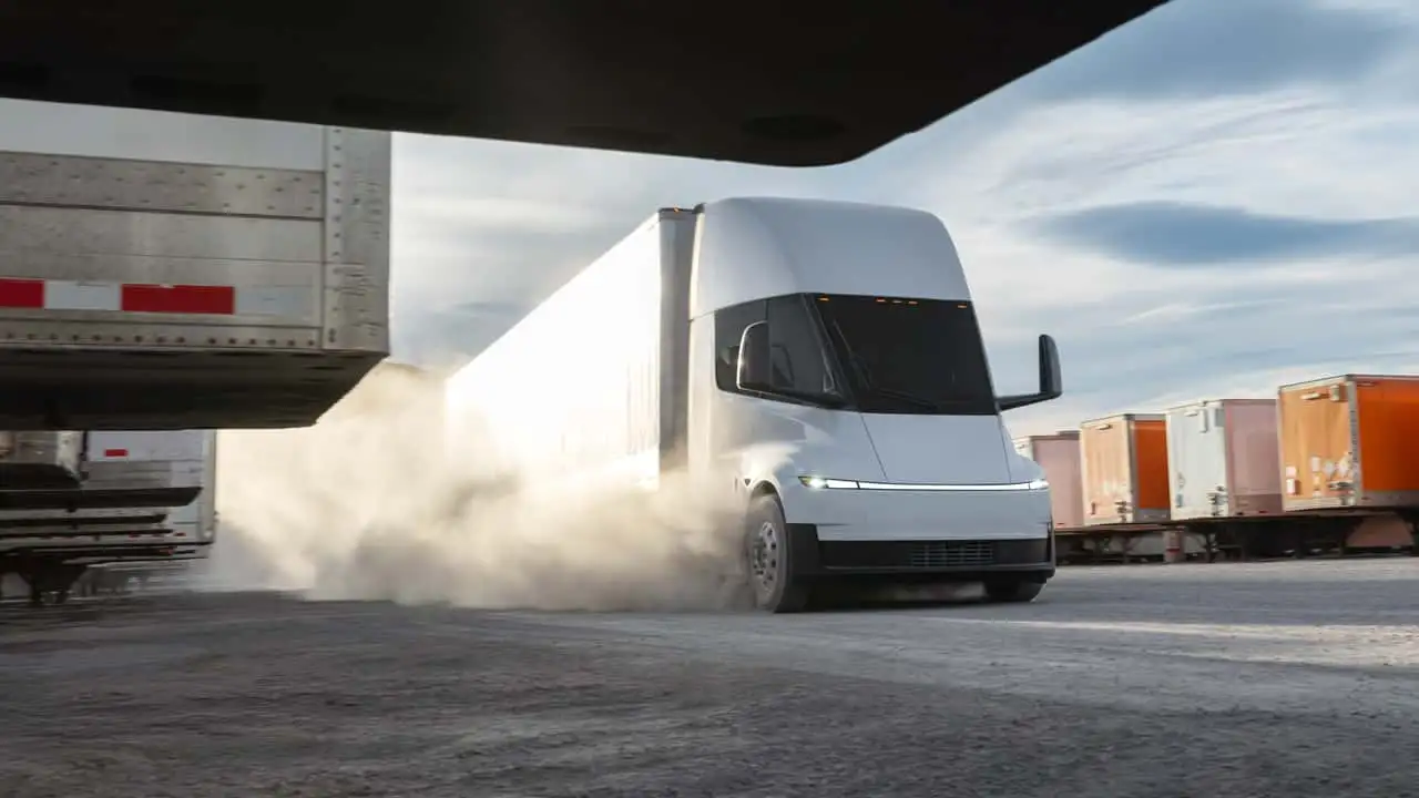 Задний вид Tesla Semi