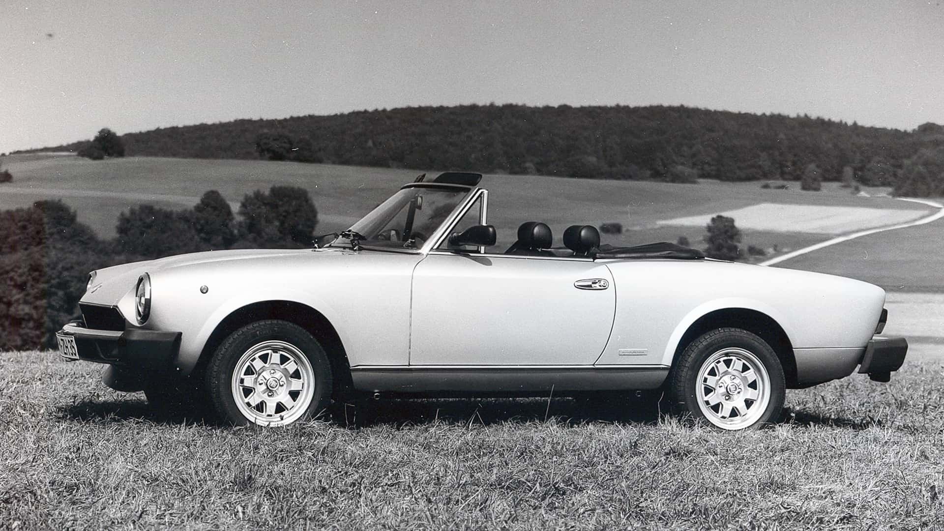 Деталі та оздоблення Fiat 124 Spider