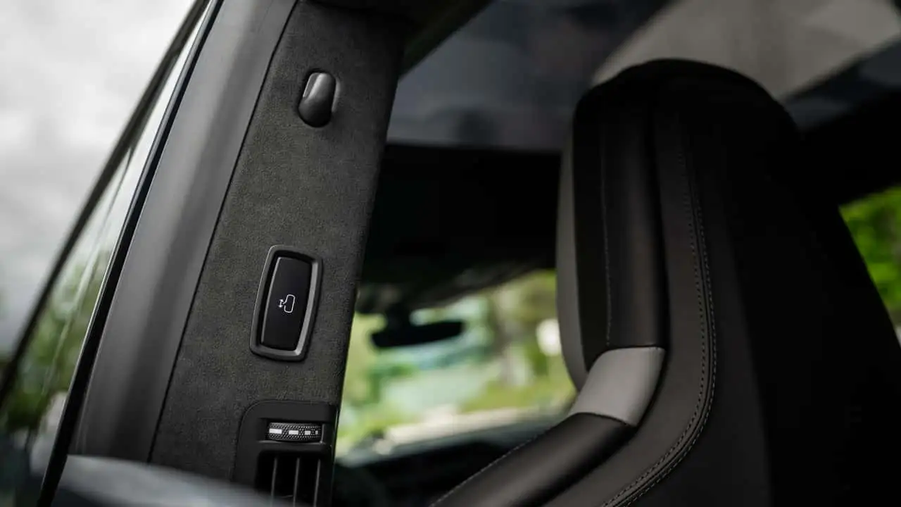 Porsche Cayenne Electric - в движении