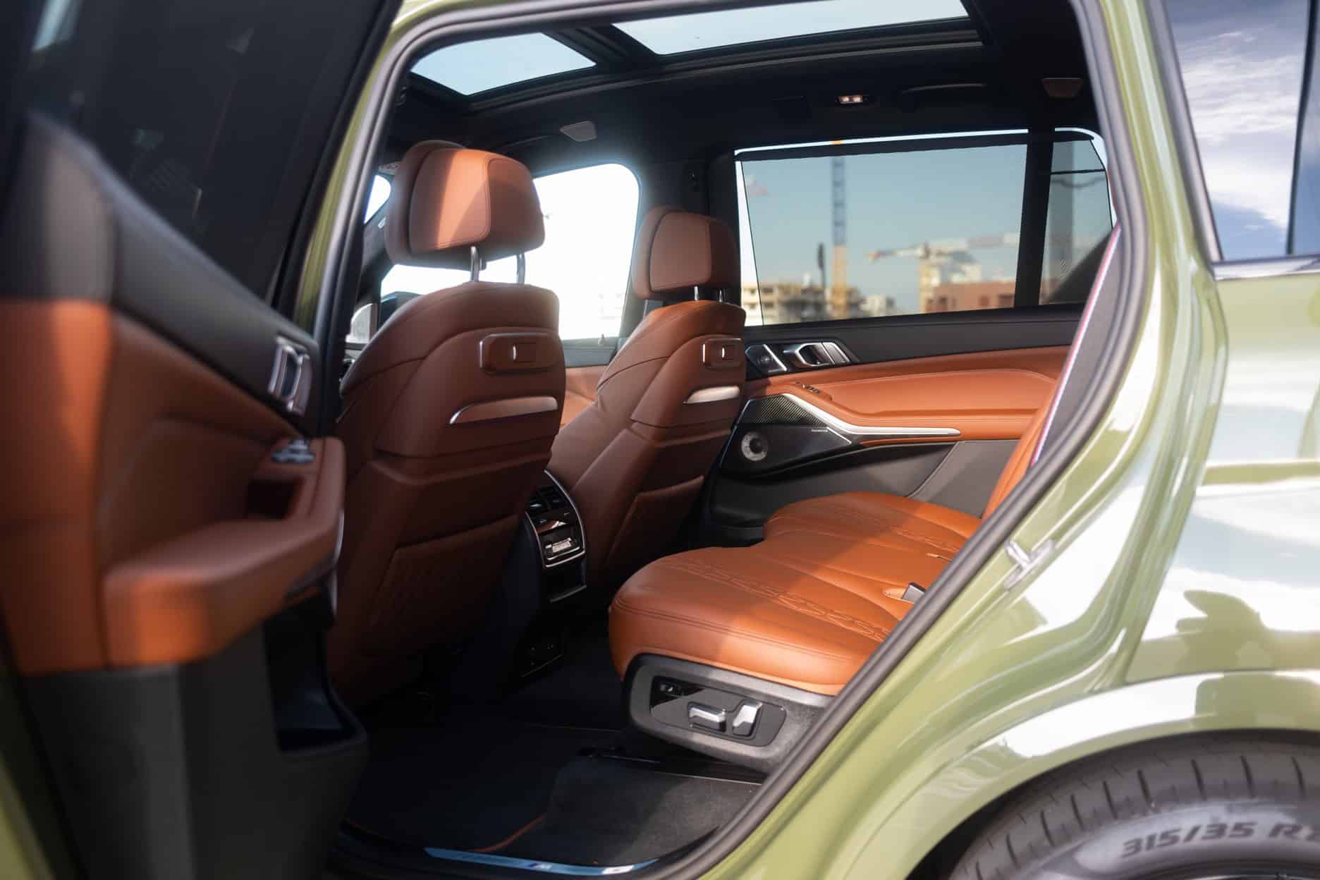 Вид сзади BMW X5