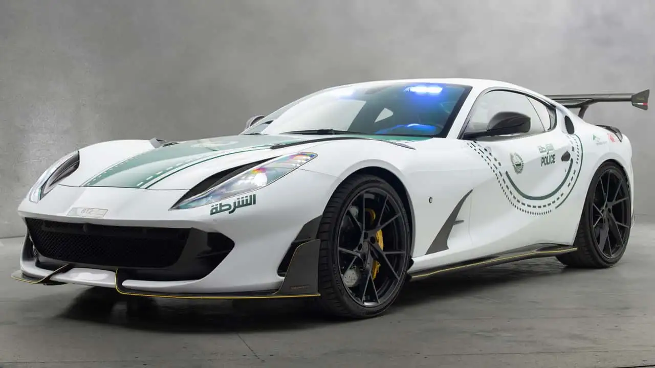 Ferrari 812 Superfast в поліції Дубая