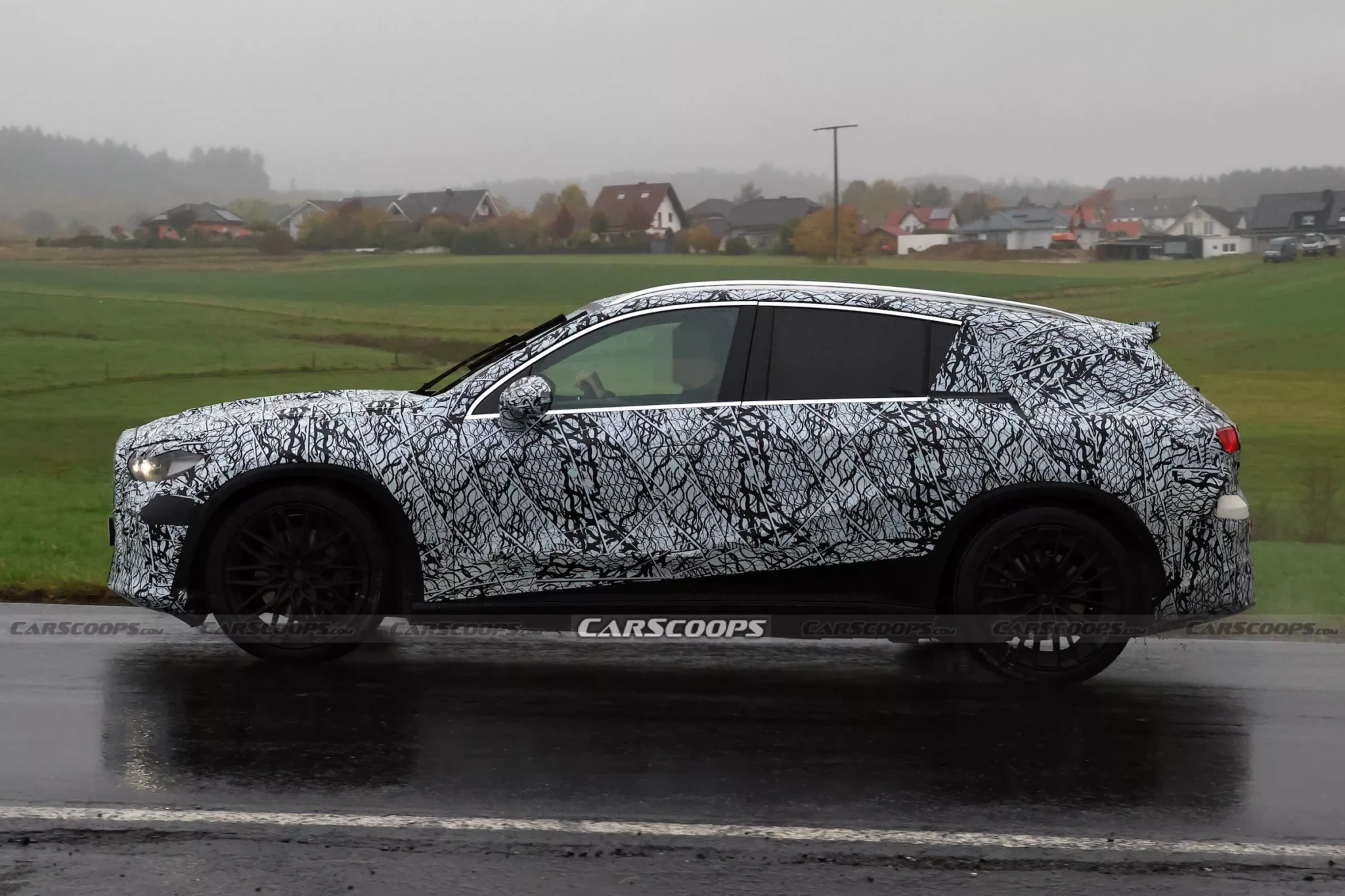Электрический кроссовер Mercedes-AMG с необычным дизайном