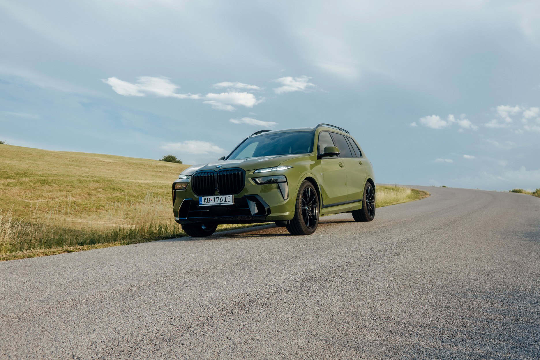BMW X7 на природе