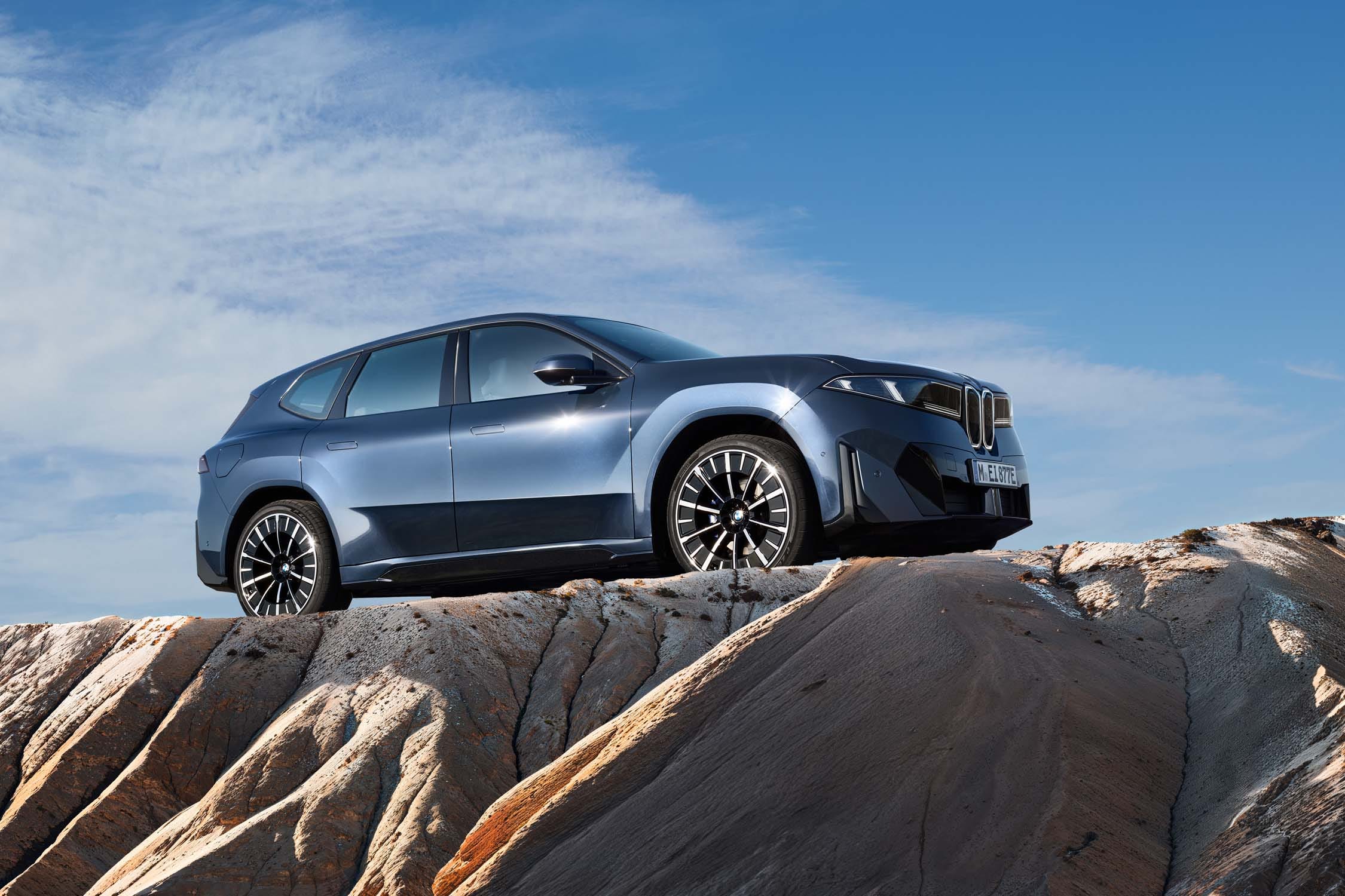 BMW iX3 Long-Wheelbase вид спереди