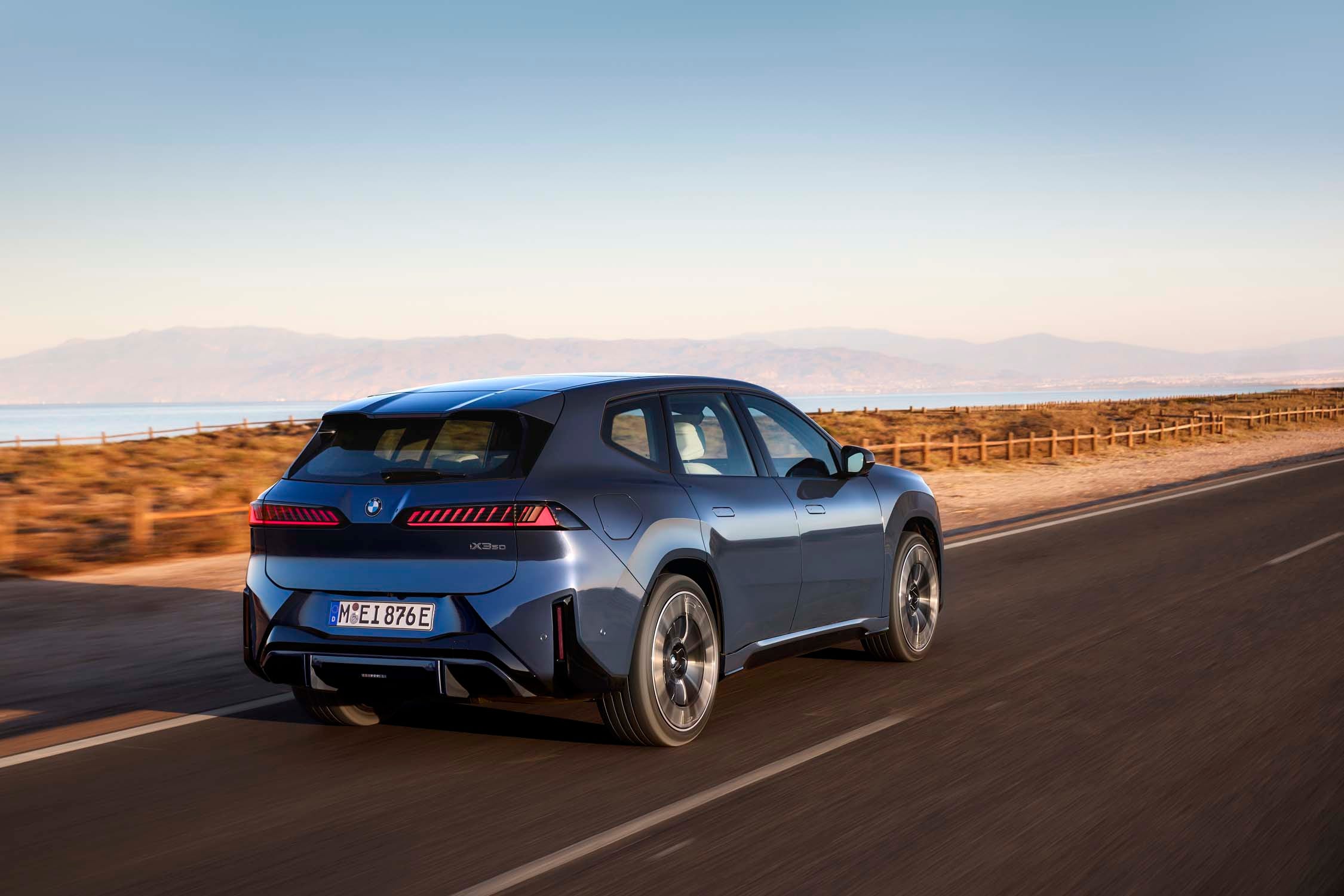 BMW iX3 Long-Wheelbase сбоку