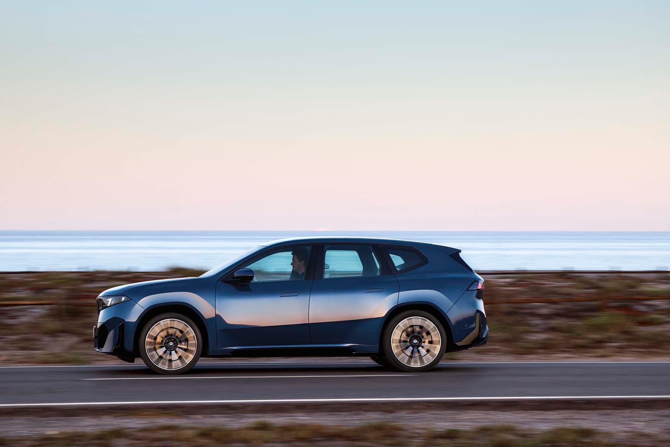 Интерьер и дисплей BMW iX3 Long-Wheelbase