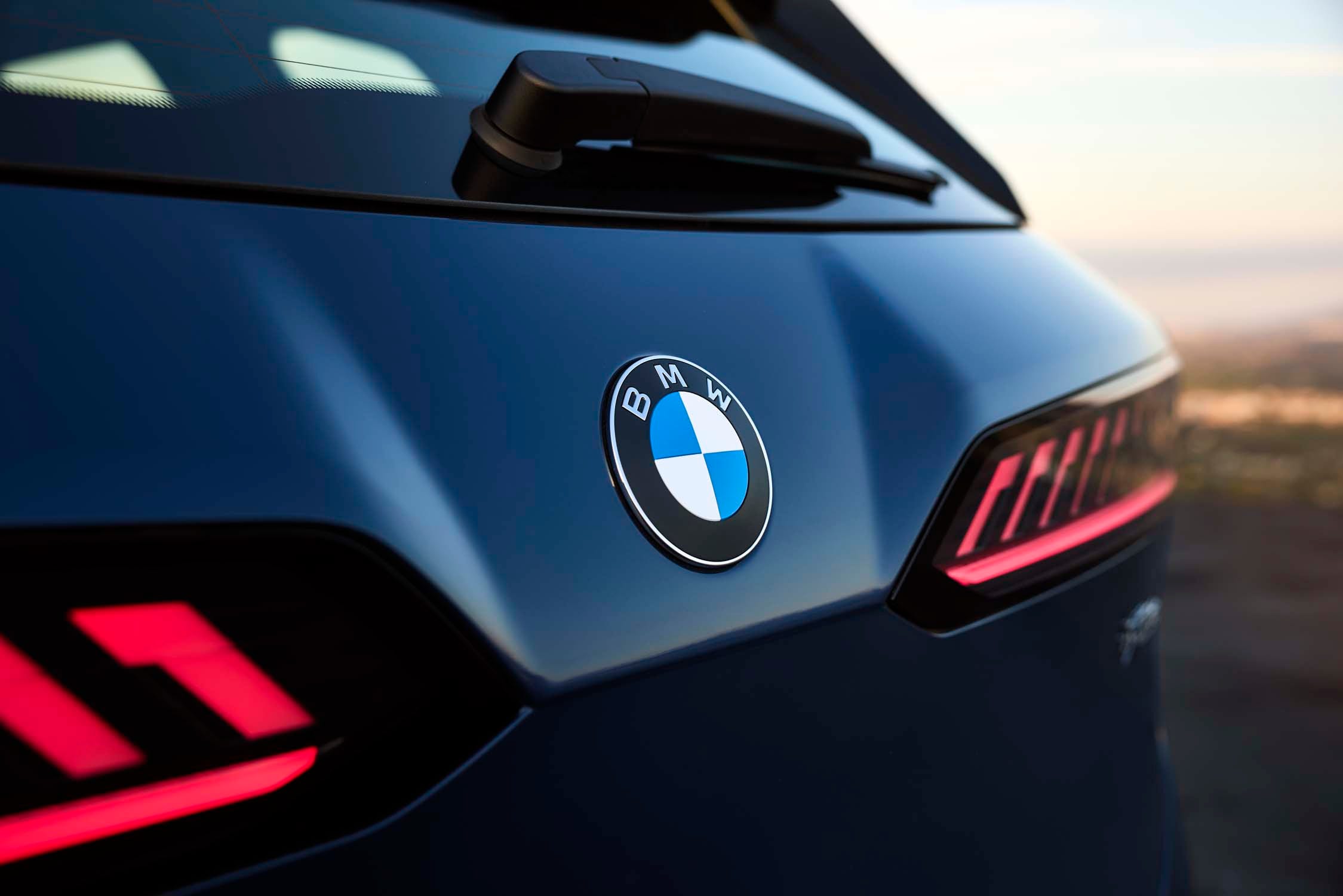 BMW iX3 Long-Wheelbase вид сзади
