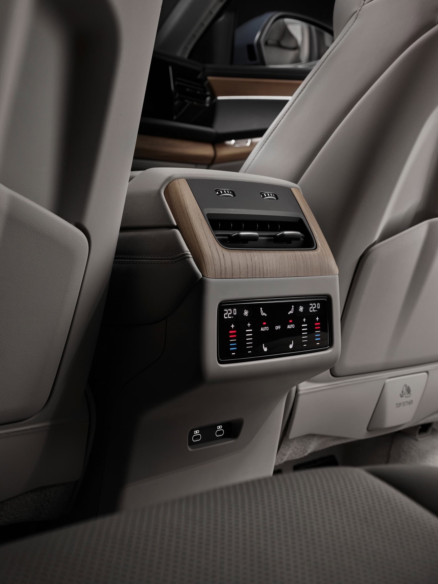 Салон Audi Q7 2027