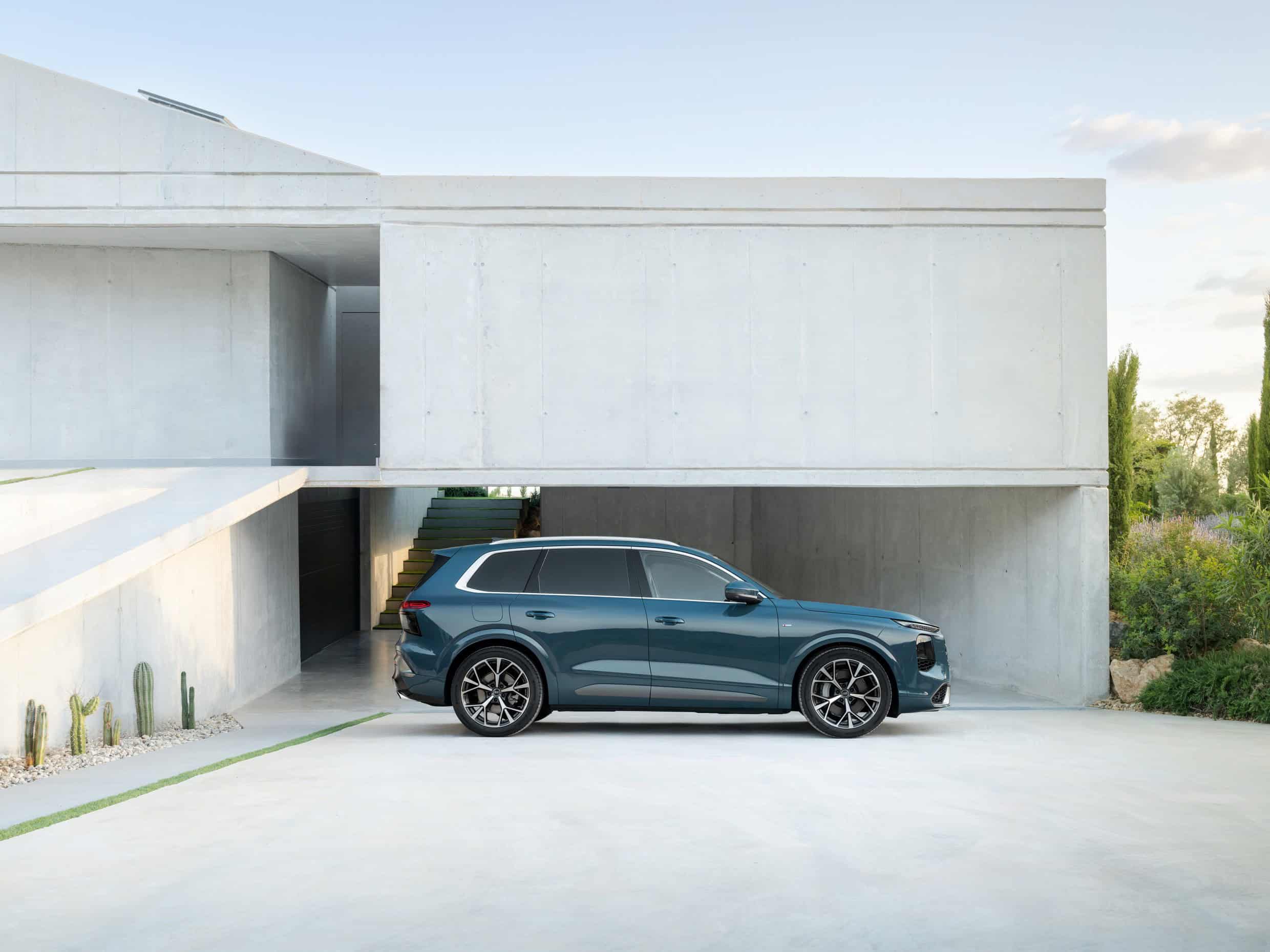 Передний вид Audi Q7 2027