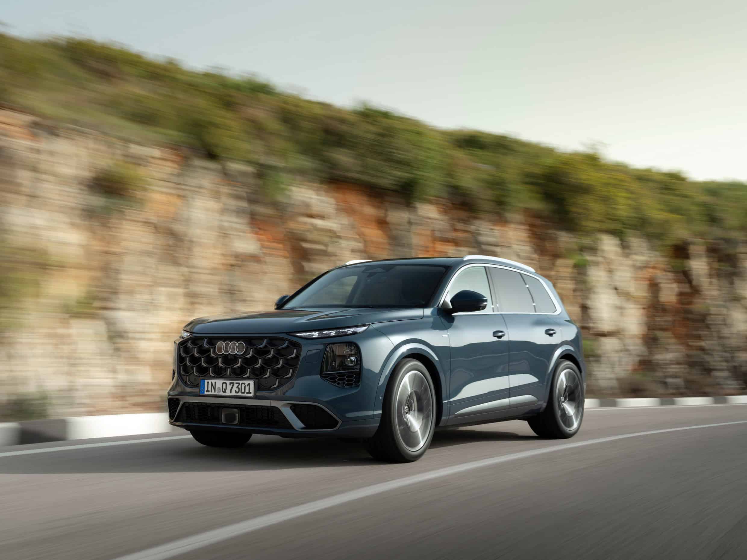 Audi Q7 2027 с открытыми дверями
