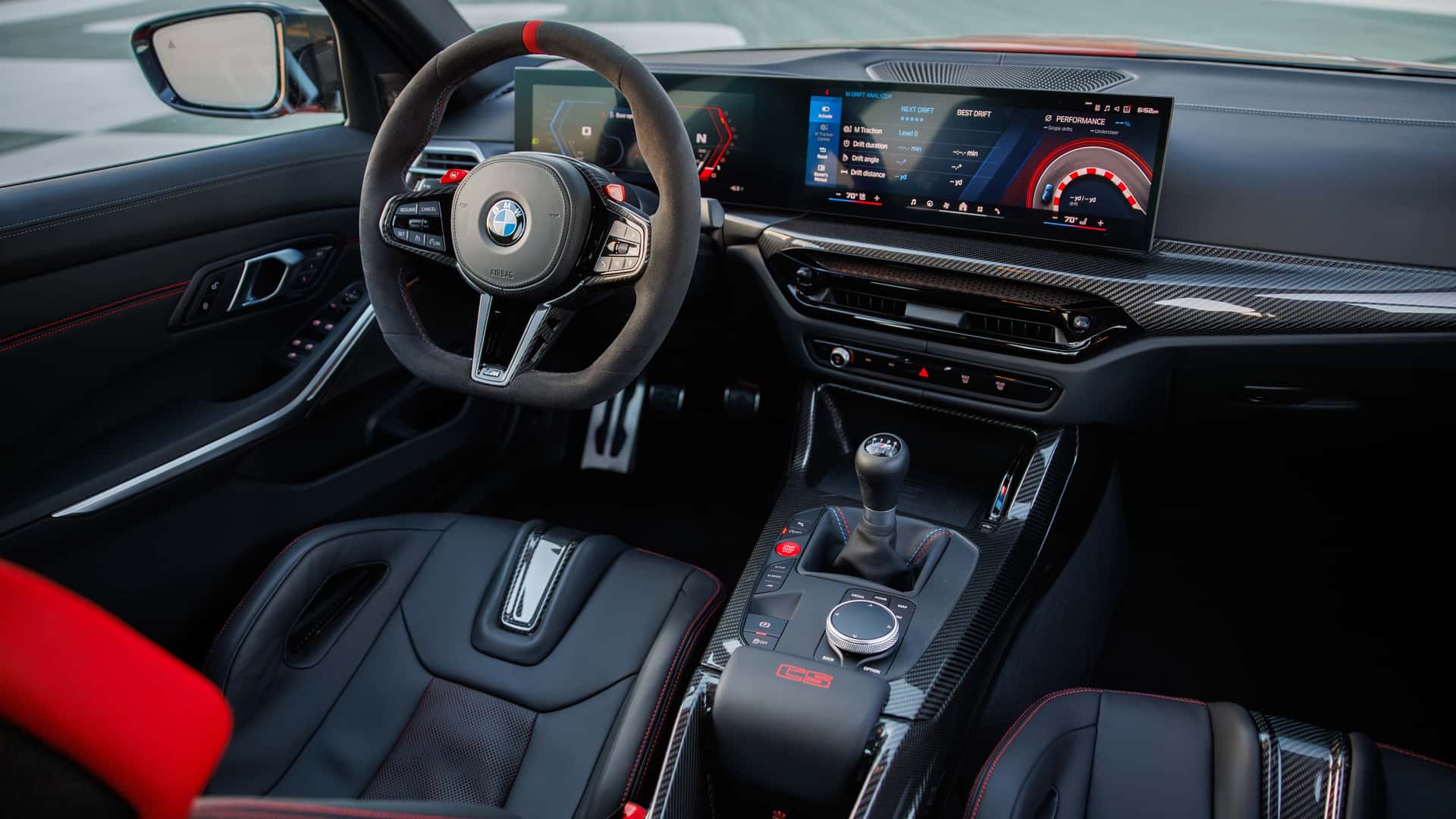 Интерьер лимитированной версии BMW M3 CS