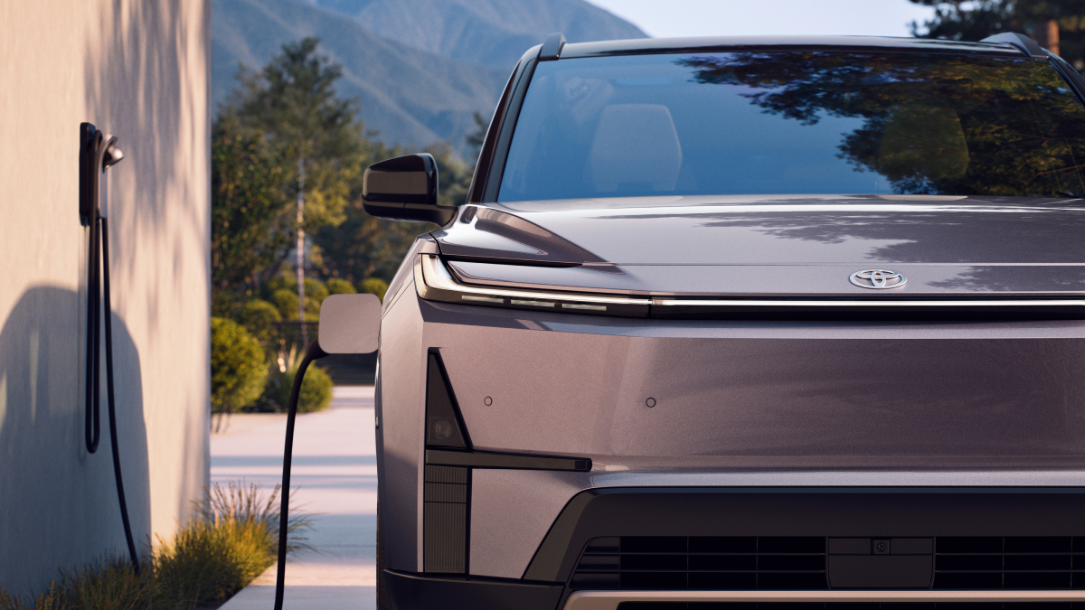 Electric Toyota Highlander 2027 view 1