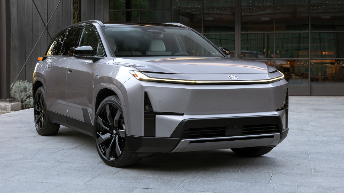 Electric Toyota Highlander 2027 view 3