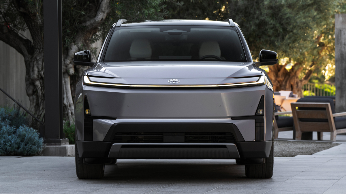 Electric Toyota Highlander 2027 view 4