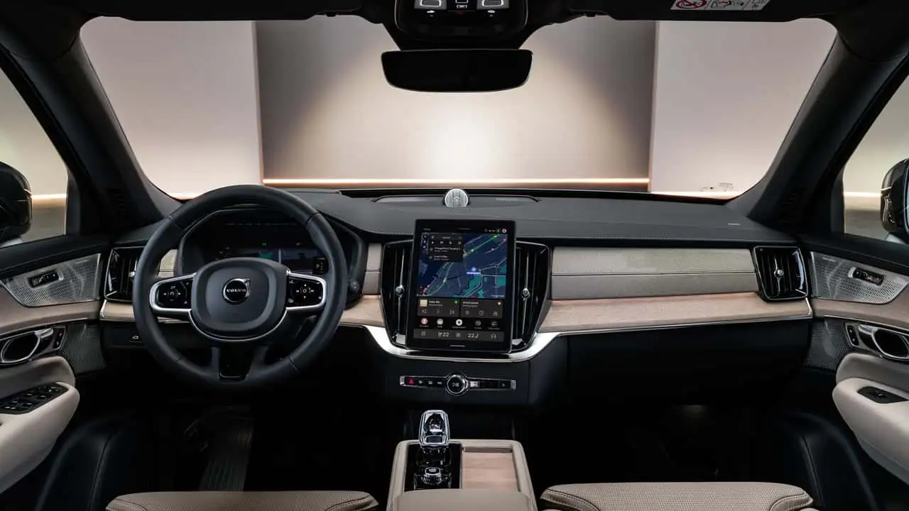 Салон Volvo XC90 с новой мультимедийной системой