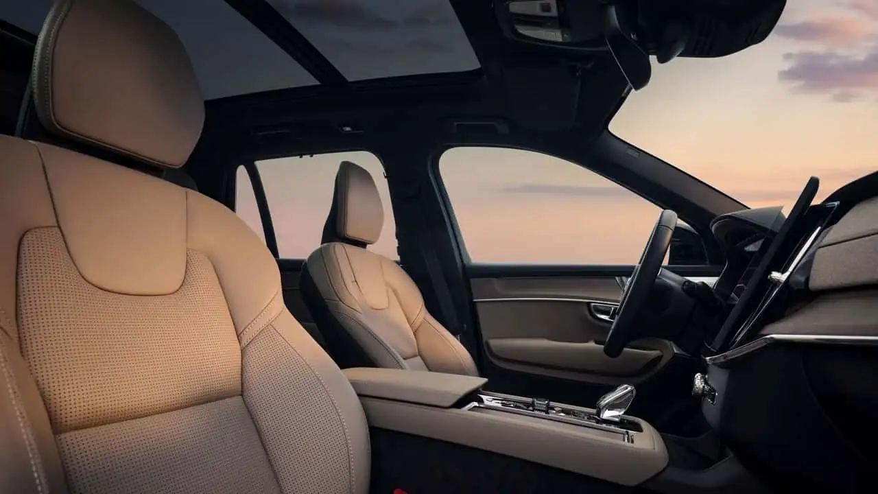 Volvo XC90 перед новым экраном мультимедиа