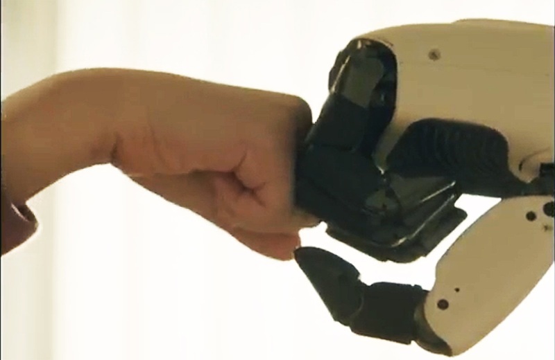 CLOiD robot hand image 2